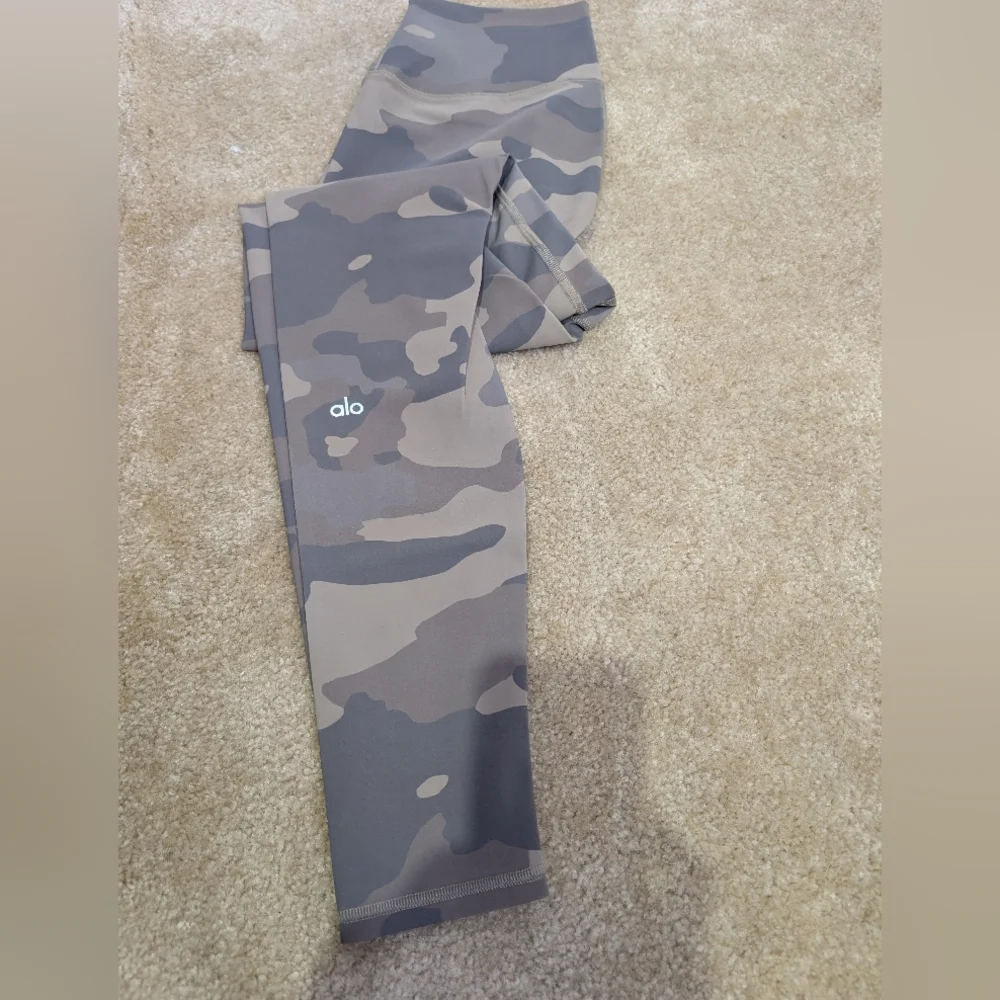 Alo Yoga Putty Camo High Rise Vapor Leggings - Size Large Full Length NWOT - Picture 5 of 9